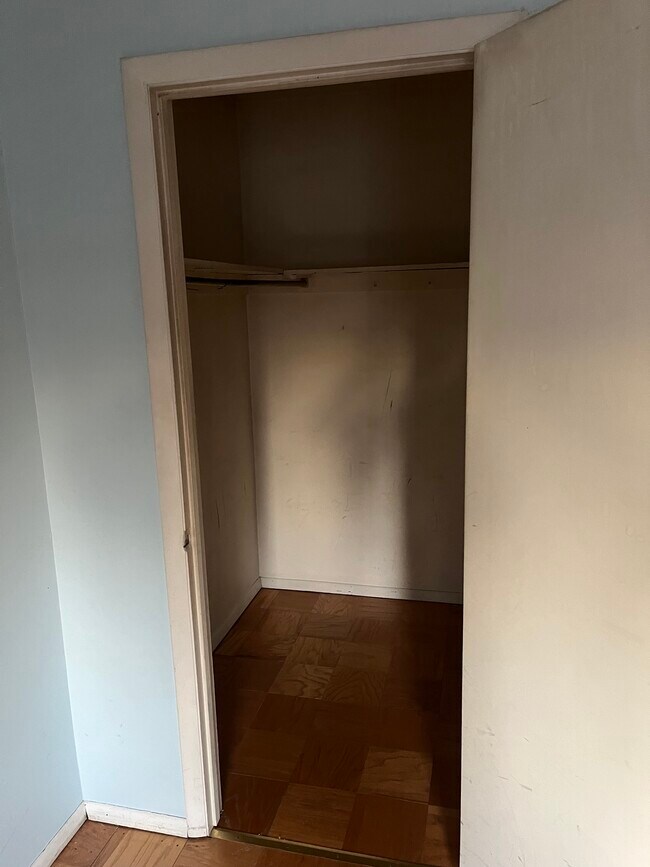 Building Photo - 401 E Dartmouth Dr