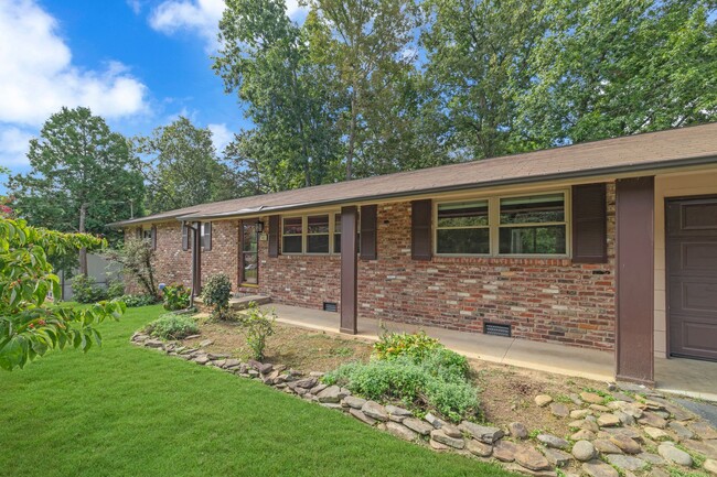 Building Photo - Knoxville 37934 - Charming 4-Bedroom Home ...