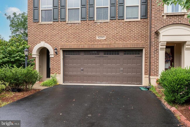 Building Photo - 42541 Dreamweaver Dr