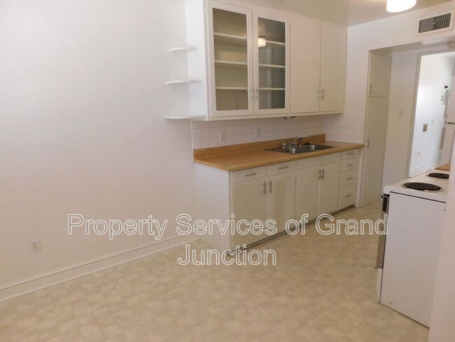 Foto del edificio - 742 Bunting Ave