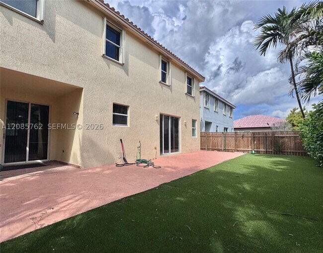 Foto del edificio - 12864 NW 7th St