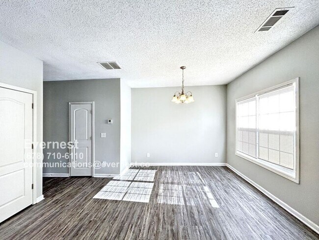 Foto del edificio - 8624 Thomas Ln