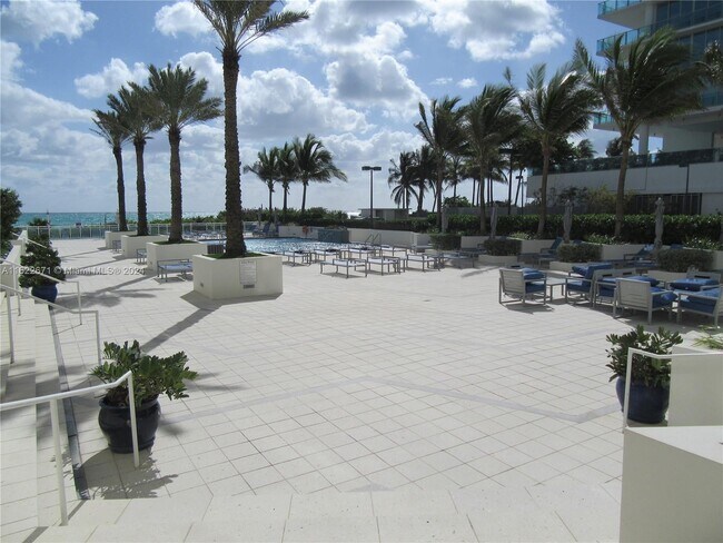 Building Photo - 6917 Collins Ave
