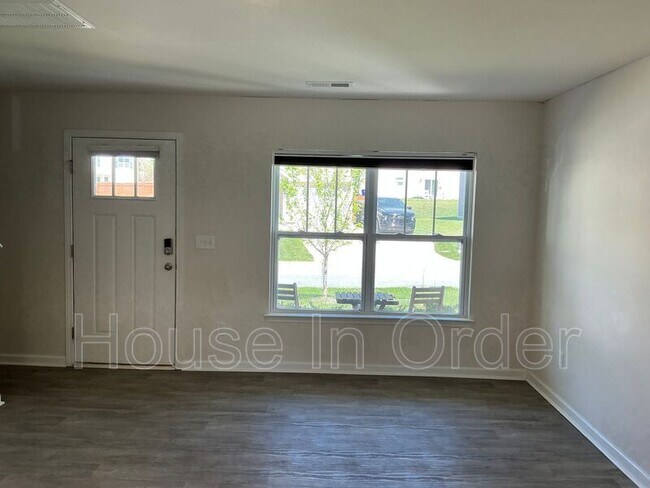 Foto del edificio - 341 Oak Br Rd