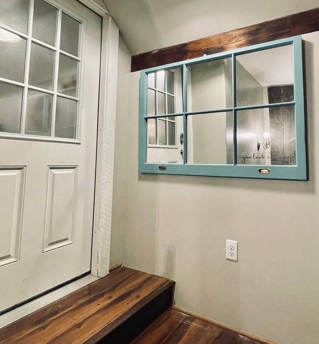 Foto del edificio - 20 N Main St