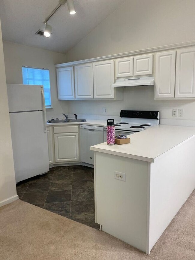 Building Photo - Central Wilmington! Live across from The Point at Barclay! Lovely one level patio home in popular...