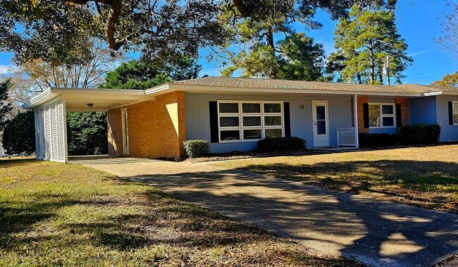 Building Photo - Serene 2BR Living in Seagate Near Market Common