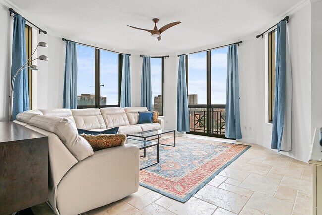 Foto del edificio - 701 S Olive Ave