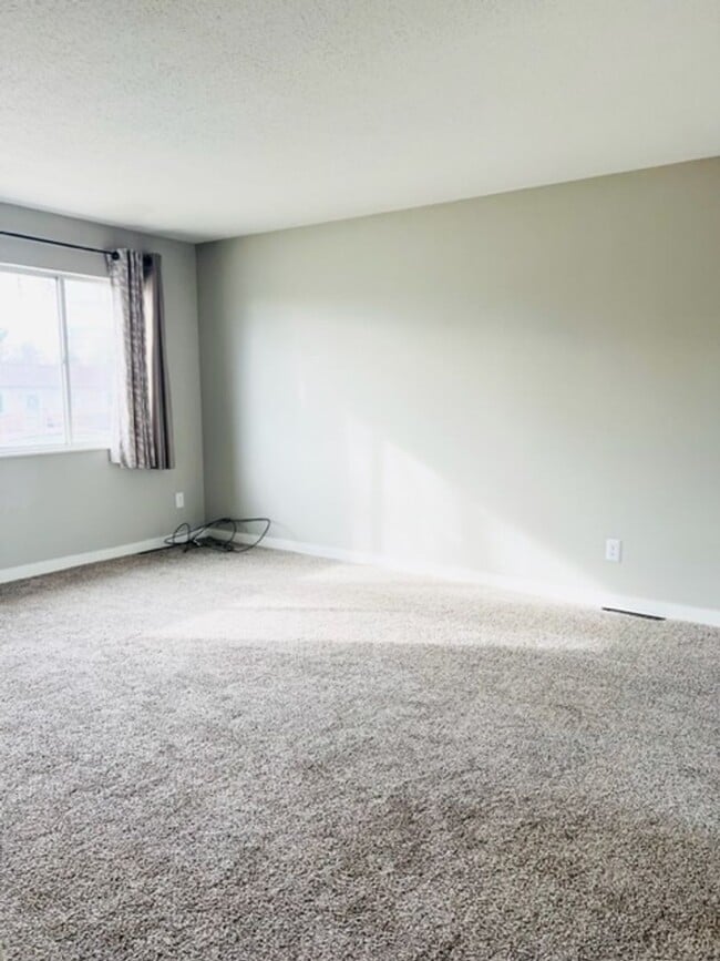 Foto del edificio - 5 Bedroom on a large corner lot in the hea...