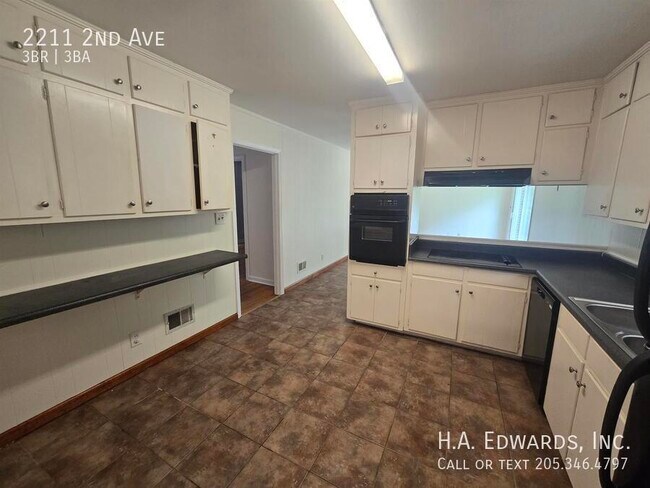 Foto del edificio - 2211 2nd Ave