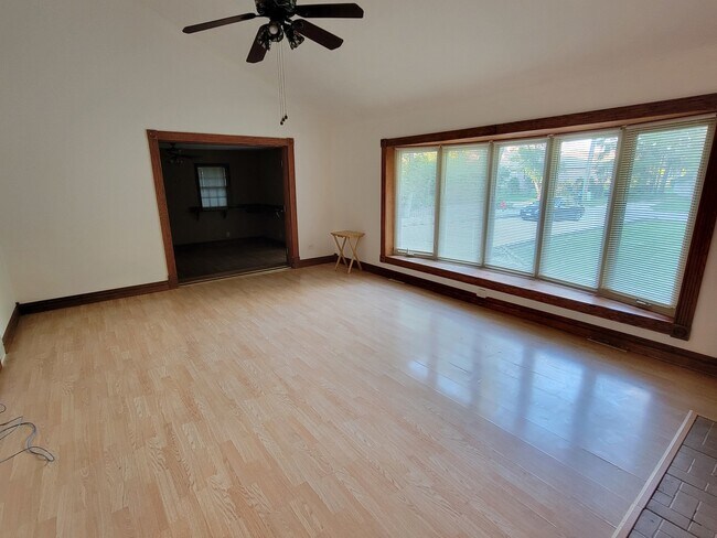 Foto del edificio - 338 N Pleasant Dr