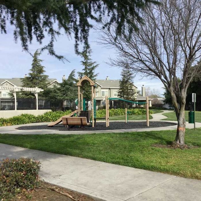 Building Photo - Move In Special- $500 off 1st months rent !!!