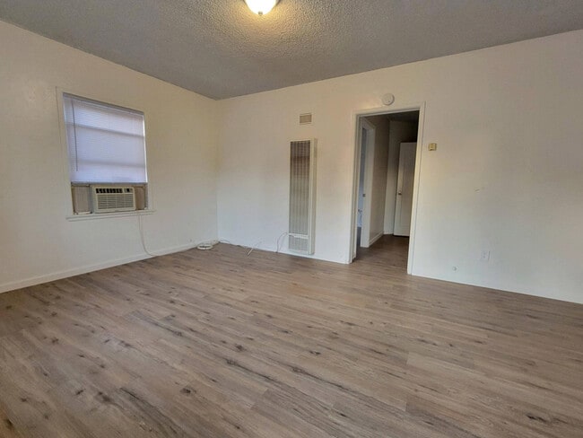 Building Photo - 416 N 3rd Ave