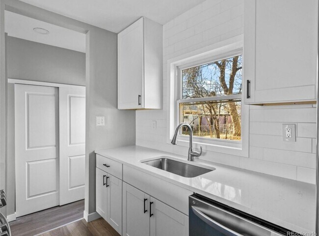 Foto del edificio - Updated 3BD, 2BA Englewood Home with Back Yard and Garage