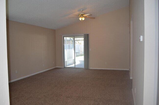 Foto del edificio - 4304 Hanging Moss Dr