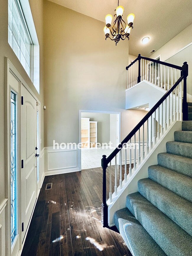 Building Photo - Elegant Cul-de-Sac Retreat with 5th Bedroo...