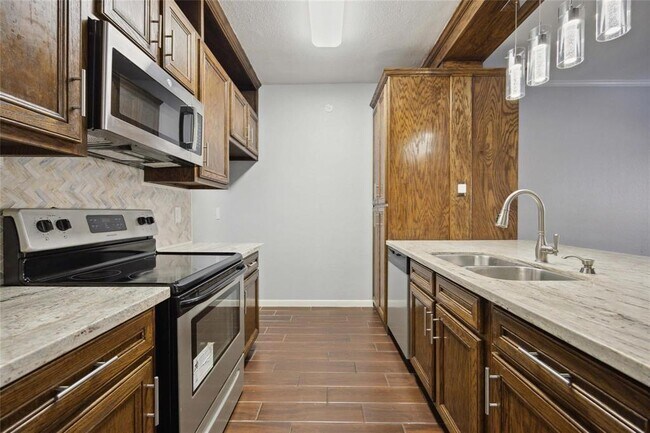 Building Photo - 9850 Pagewood Ln