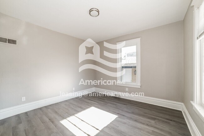 Foto del edificio - 1925 W Laura Ave