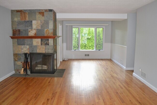 Foto del edificio - 4 University Dr