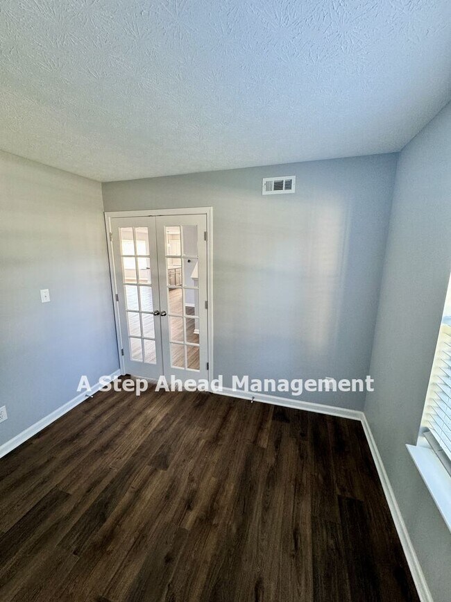 Foto del edificio - 17053 Stroud - 4 Bed/2.5 Bath in Westfield