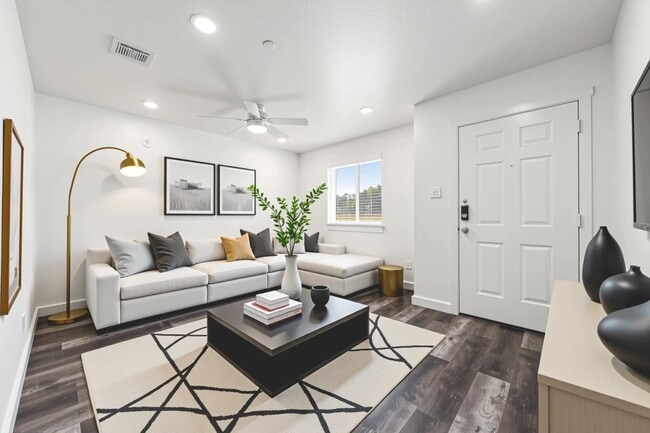 Foto del edificio - 12603 Telge Rd