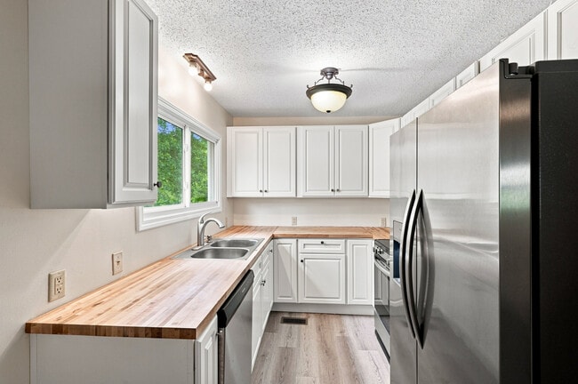 Building Photo - 108 Langford Ln