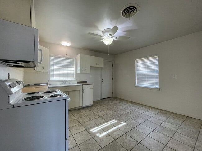 Building Photo - Stylish Urban Oasis – Bright 2-Bed, 1-Bath Haven in Snyder