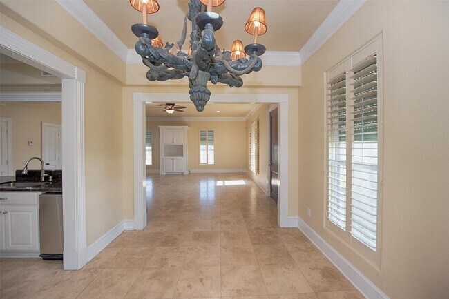 Building Photo - 2293 E Bayshore Dr