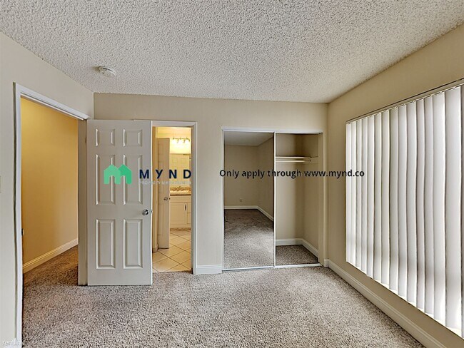 Foto del edificio - 1 br, 1 bath  - 5971 Lake Crest Way Apt 2