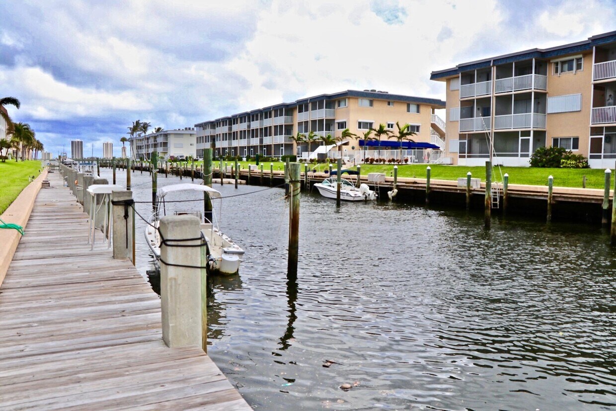 124 Shore Ct Unit 304, North Palm Beach, FL 33408 Condo for Rent in