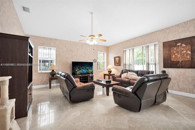 Foto del edificio - 5750 SW 67th Ave
