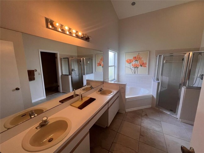 Building Photo - 600 Loma Bonita Dr