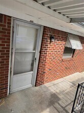 Building Photo - 528 N Beard Ave