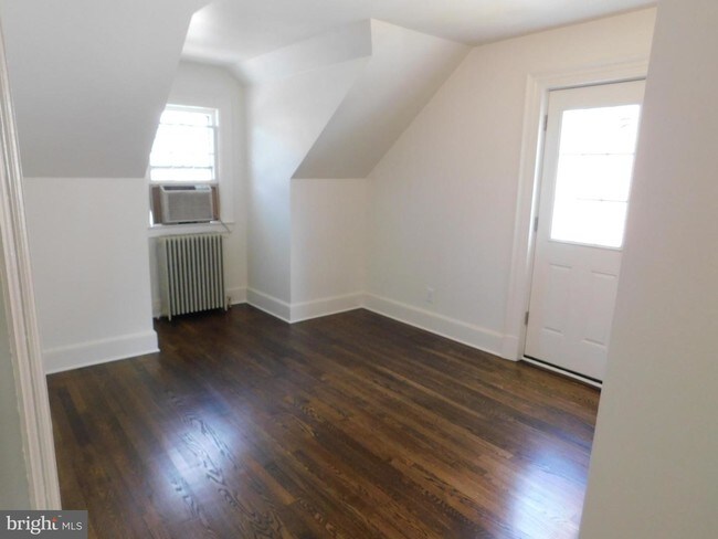 Building Photo - 814 Brompton St