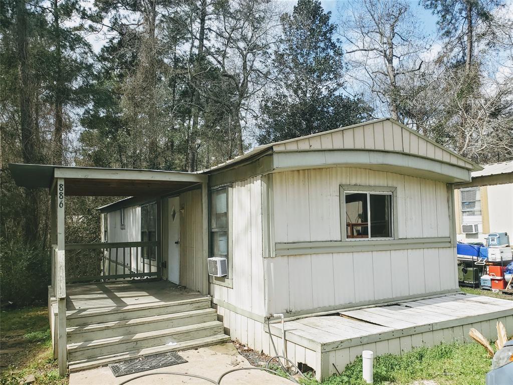 Primary Photo - 886 Queenswood