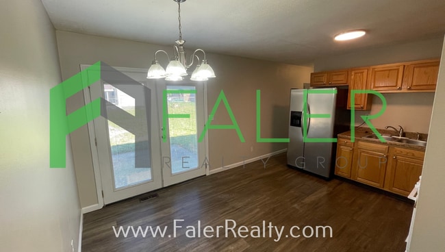 Foto del edificio - Beautiful 3 bedroom home with attached garage