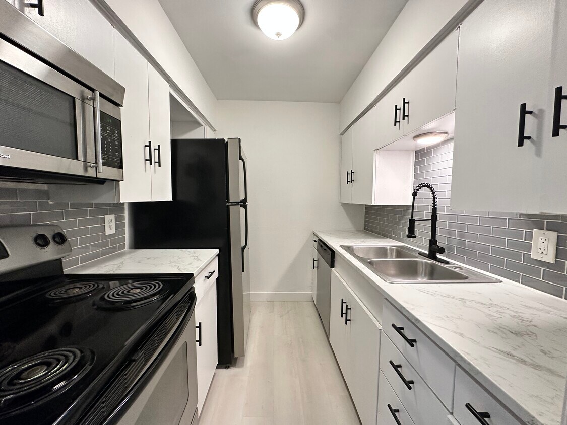 Foto principal - 4330 Bowser Ave