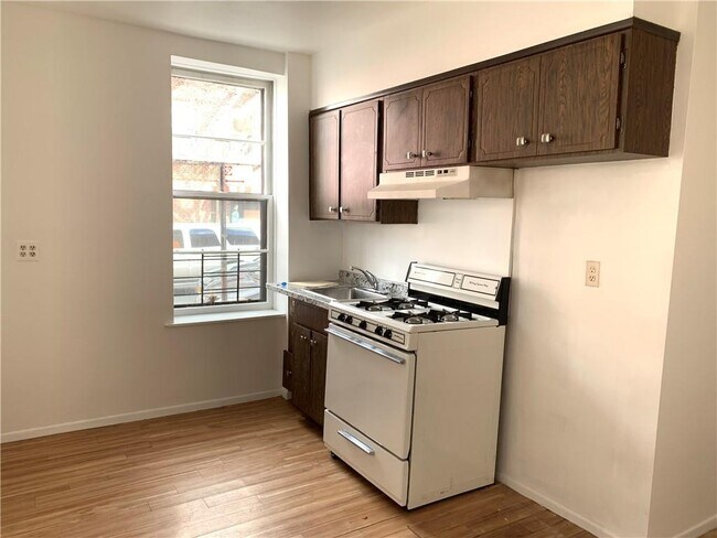 Building Photo - 7801-7818 18th Ave