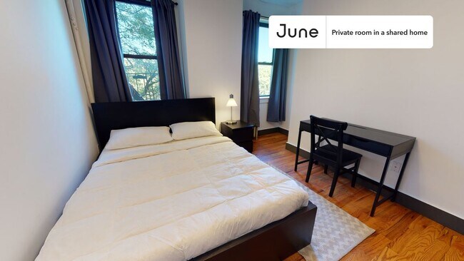 Foto del edificio - Private bedroom in 5 bed/2 bath Home