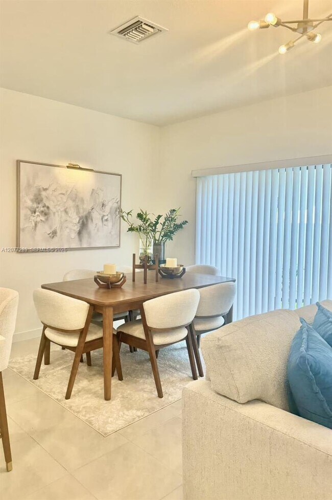 Foto del edificio - 856 SW 11th Wy