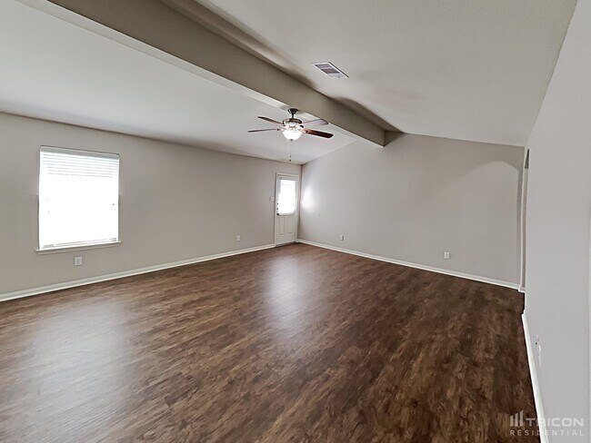 Foto del edificio - 2331 Oyster Bay Ave