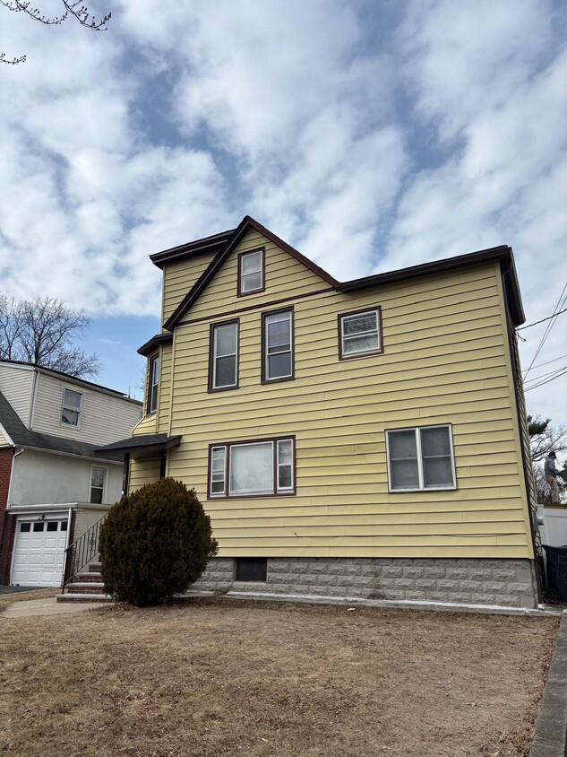 Primary Photo - 45 E Broad St