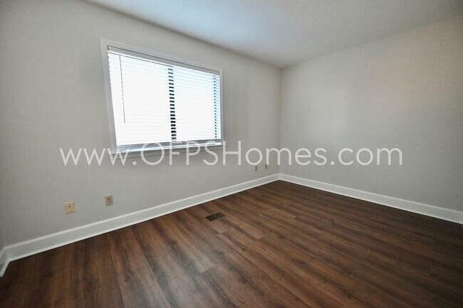 Foto del edificio - 710 Legion Dr