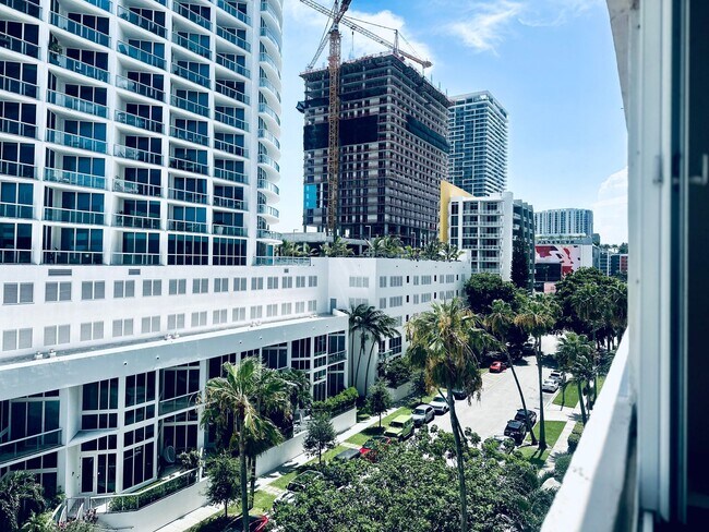 Foto del edificio - 555 NE 30th St