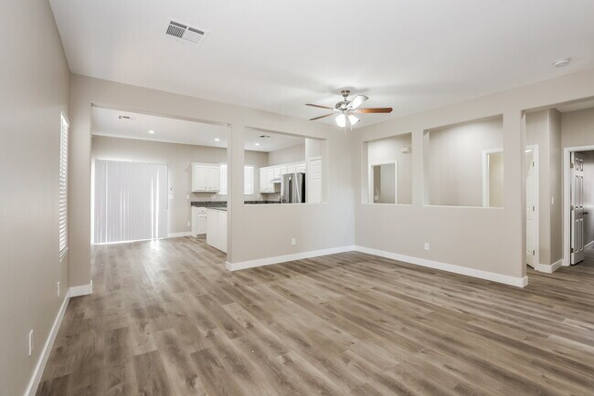 Foto del edificio - 3908 Yellow Mandarin Ave