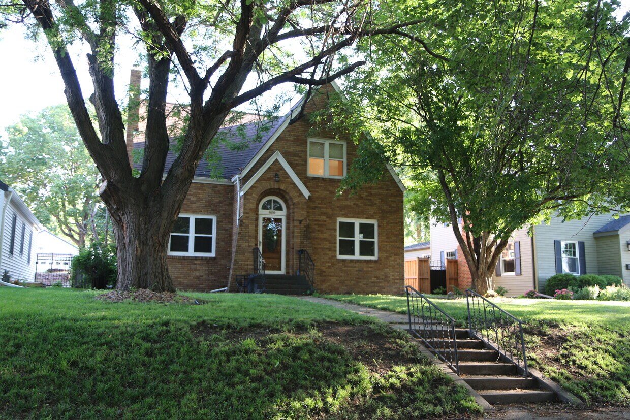 Primary Photo - 620 E Wiswall Pl
