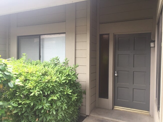 Building Photo - Southwest Bakersfield Home
