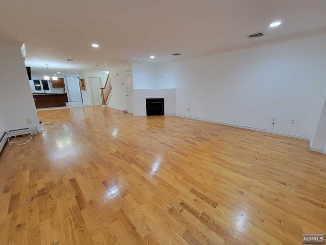 Foto del edificio - 322 E Palisades Blvd