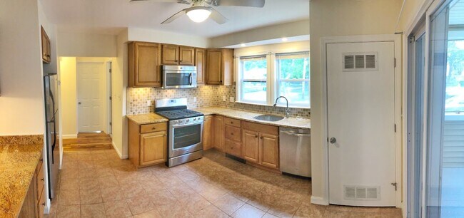 Building Photo - Modern & Spacious 2 BED 1 BATH near Weymou...