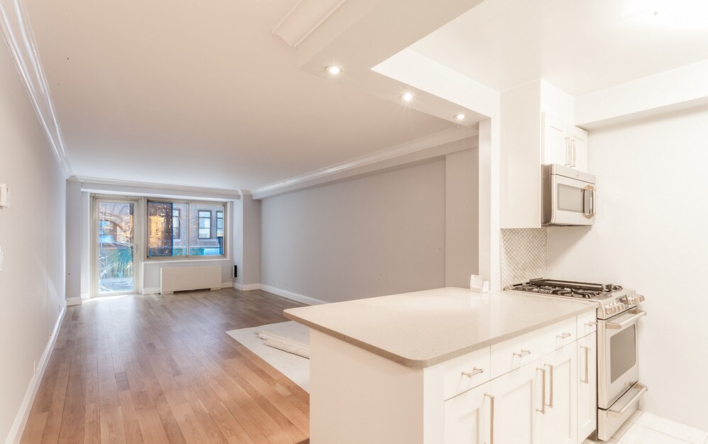 Primary Photo - 51 W 14th St